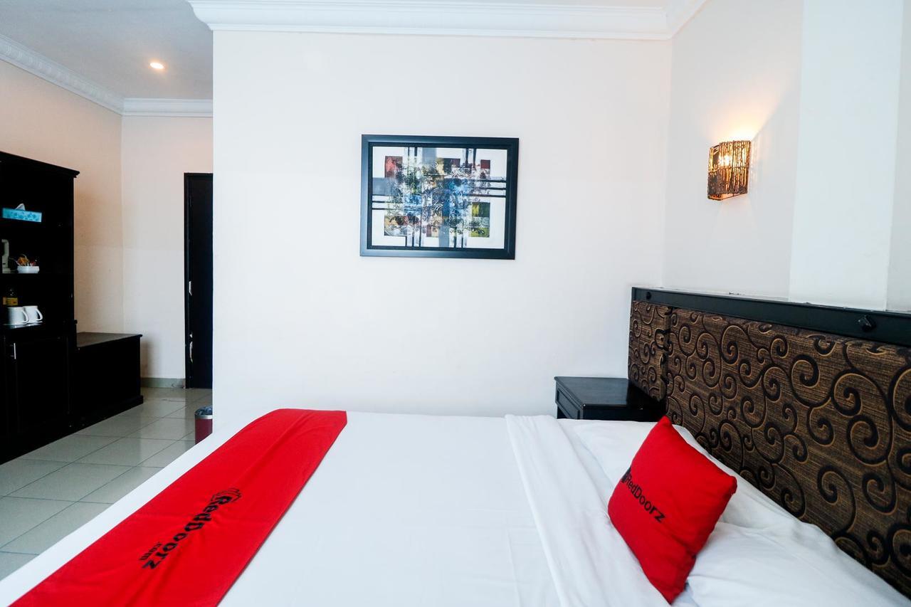 Reddoorz Plus @ Jalan Dr Sutomo بيكانبارو المظهر الخارجي الصورة